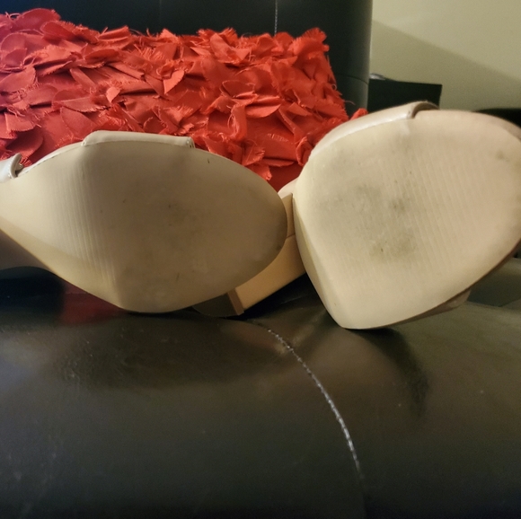 Heels - Picture 3 of 3
